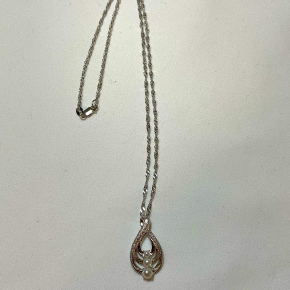 "Generations Of Love" Cultured Freshwater Pearl Necklace - Picture 5 of 11